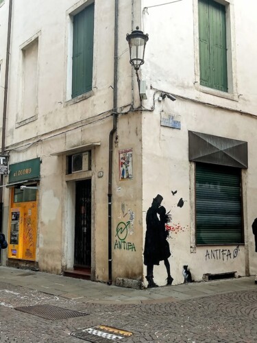 Fotografie getiteld "Lovers in Padua" door İRem Akçalı, Origineel Kunstwerk, Gemanipuleerde fotografie