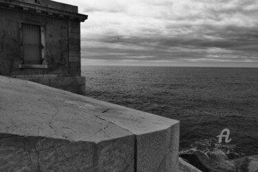 Fotografia intitolato "Behind the sea" da Vedesty, Opera d'arte originale, Fotografia digitale