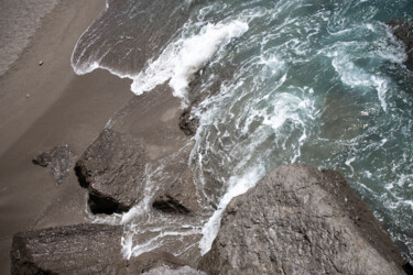 Wave and beach 1 Fotografia intitolato "Wave and beach 1" da Nadia Sharova, Opera d'arte originale, Fotografia digitale