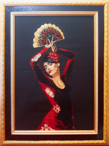 제목이 "Dancer"인 섬유 예술 Natalia Nartemienzo로, 원작, 자수 목재 패널에 장착됨