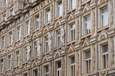 Photographie intitulée "building façade" par Gilliard Bressan, Œuvre d'art originale, Photographie numérique