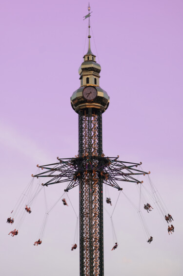 Fotografie mit dem Titel "swing tower" von Gilliard Bressan, Original-Kunstwerk, Digitale Fotografie