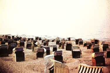 Photographie intitulée "Strandkörbe in Pomm…" par Detlef B. Fischer, Œuvre d'art originale, Photographie numérique