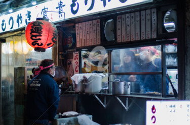 Photographie intitulée "Yakitori et sashimi" par Clara Delmas, Œuvre d'art originale, Photographie non manipulée