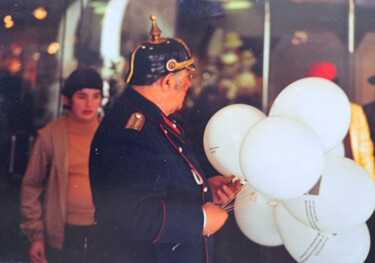 Photographie intitulée ""  Luftballons "" par Jacques Desvaux (JD), Œuvre d'art originale, Photographie non manipulée