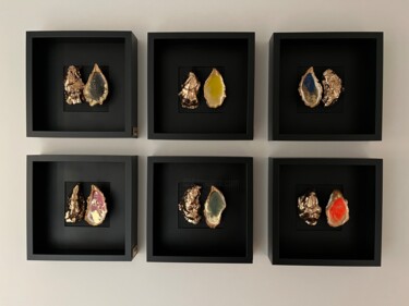 Sculpture intitulée "The golden oyster" par Karina Domme, Œuvre d'art originale, Résine Monté sur Châssis en bois