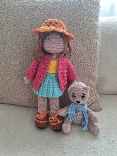 제목이 "Masha and Bear"인 섬유 예술 Svitlana Syniavska로, 원작, 실
