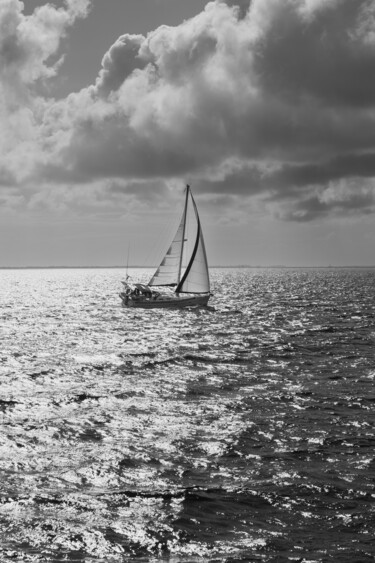 Photography titled "Un voilier sur l´oc…" by Florent Baudy, Original Artwork, Digital Photography
