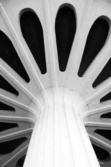 Fotografie mit dem Titel "space tower" von Gilliard Bressan, Original-Kunstwerk, Digitale Fotografie