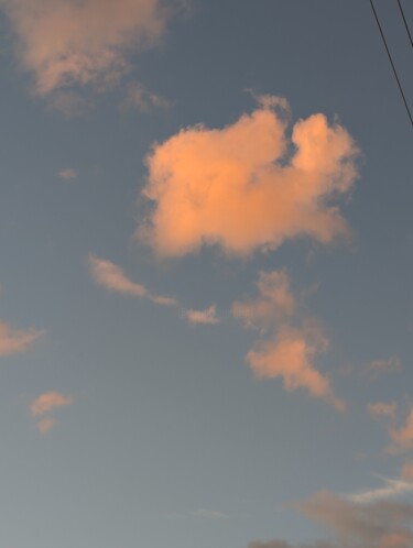 Fotografia intitolato "Hug; happy clouds" da Graziana Checchia Pantaleone, Opera d'arte originale, Fotografia digitale