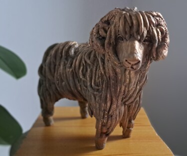 Skulptur mit dem Titel "Le petit mouton à c…" von Angie By Spirit, Original-Kunstwerk, Ton