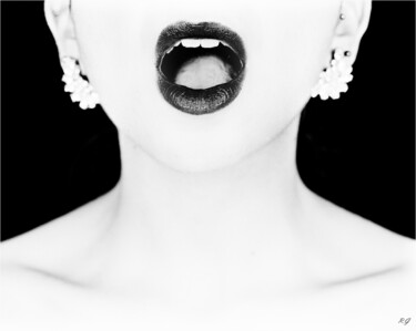 Painting titled "Mademoiselle Fanfan" by Rémi Gautard, Original Artwork, Non Manipulated Photography