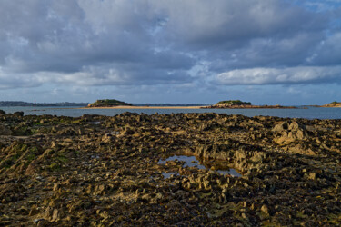 Carantec, Rhu Land et Saint Pol de Léon depuis le port. Fotografia intitulada "Carantec, Rhu Land…" por Thierry Martin, Obras de arte originais, Fotografia digital