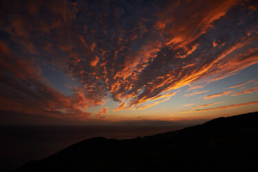 Φωτογραφία με τίτλο "red sky at sunset" από Yusuke Miyasaki, Αυθεντικά έργα τέχνης, Μη χειραγωγημένη φωτογραφία