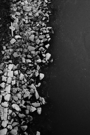 Fotografie getiteld "rock and water" door Zheka Khalétsky, Origineel Kunstwerk, Niet gemanipuleerde fotografie