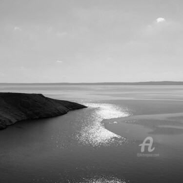 Bay of Pag at Noon No 2, Black and White, Square Photography Photographie intitulée "Bay of Pag at Noon…" par Alisa, Œuvre d'art originale, Photographie numérique Monté sur artwork_cat.