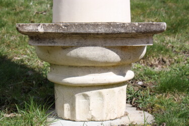 Scultura intitolato "LE  CHAPITEAU   DOR…" da Bertrand Delogne, Opera d'arte originale, Pietra