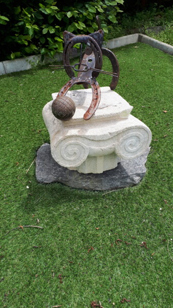 Sculpture titled "LE CHAPITEAU IONIQUE" by Bertrand Delogne, Original Artwork, Stone