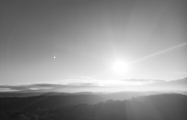 Fleeting Encounter – Jupiter & the Winter Sunrise Photographie intitulée "Fleeting Encounter…" par Sanzhi Chieh, Œuvre d'art originale, Photographie numérique