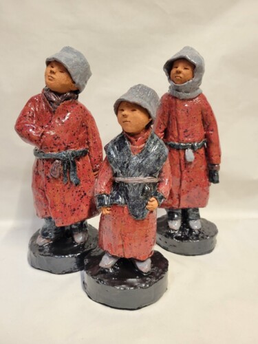 Sculptuur getiteld "Les Trois Frères" door Mabé, Origineel Kunstwerk, Klei