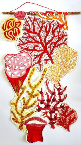 제목이 "Tapa de Corail"인 섬유 예술 M Masoli로, 원작, 자수 artwork_cat.에 장착됨
