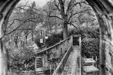 Entrée du ancien parc au centre-ville de Neuchatel , Suisse Photographie intitulée "Entrée du ancien pa…" par Sylvain Blanchoud, Œuvre d'art originale, Photographie argentique