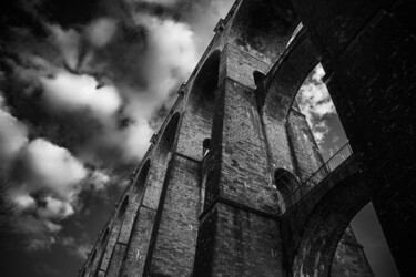 Photographie intitulée "viaduc de Chaumont" par Alexandre Wilhelm, Œuvre d'art originale, Photographie manipulée