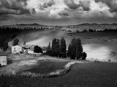 Tuscany – The Curve of Silence Fotografia intitolato "Tuscany – The Curve…" da Oleksandr Ziankovich, Opera d'arte originale, Fotografia digitale Montato su…