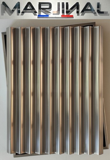 SCULPTURE CHÂSSIS-ÉVENTAIL-DÉCALÉ-MARJINAL G INOX INPI-2025 Sculptuur getiteld "SCULPTURE CHÂSSIS-É…" door Marjinal Artiste Peintre Décalé Français, Origineel Kunstwerk, Roestvrij Staa…