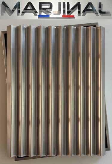 SCULPTURE CHÂSSIS-ÉVENTAIL-DÉCALÉ-MARJINAL D INOX INPI-2025 Sculptuur getiteld "SCULPTURE CHÂSSIS-É…" door Marjinal Artiste Peintre Décalé Français, Origineel Kunstwerk, Roestvrij Staa…
