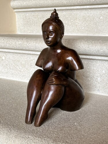 Sculpture titled "Chloé" by Marie Saksik, Original Artwork, Bronze