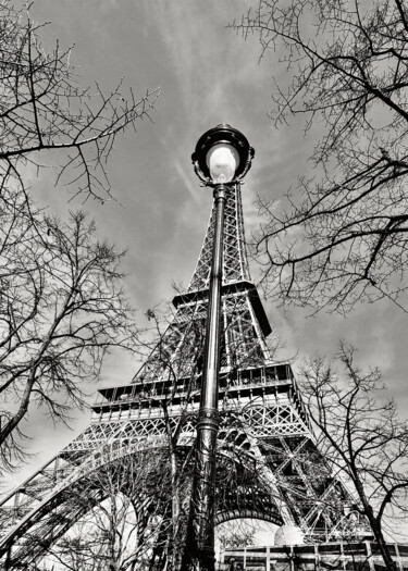 Photographie intitulée "La Tour Eiffel à la…" par Valerie A., Œuvre d'art originale, Photographie numérique
