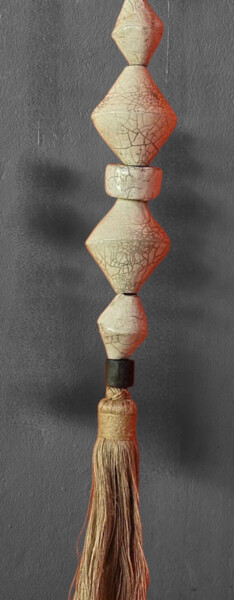 Scultura intitolato "Collier de Mur 5" da Christine Sawas, Opera d'arte originale, Ceramica