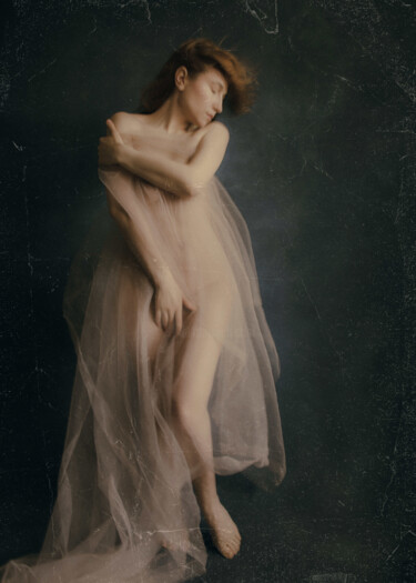 A photograph of a nude woman against a dark background 摄影 标题为“A photograph of a n…” 由Irina Klimova, 原创艺术品, 数码摄影