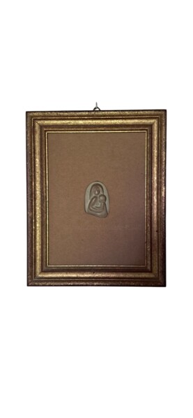 Scultura intitolato "Madonnina con bambi…" da Midimedio, Opera d'arte originale, Pietra Montato su Pannello di legno