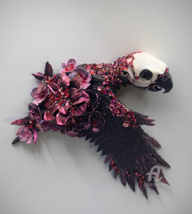 Feathered Memory Sculpture intitulée "Feathered Memory" par Mina Yoya, Œuvre d'art originale, Résine