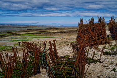 Carantec, tables ostréicoles au Varquez en mai. Fotografia intitulada "Carantec, tables os…" por Thierry Martin, Obras de arte originais, Fotografia digital
