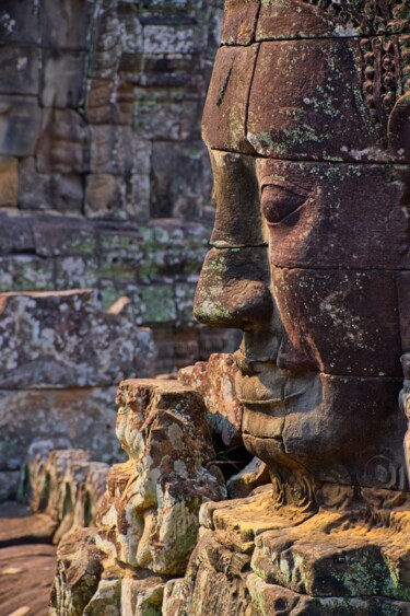 Фотография под названием "Angkor, peaceful fa…" - Michel Kergonna, Подлинное произведение искусства, Цифровая фотография Уст…