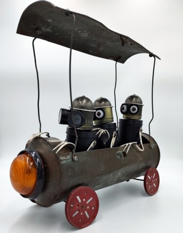 cabriolet school bus with phantoms, new art Sculpture intitulée "cabriolet school bu…" par Branimir Misic, Œuvre d'art originale, Métaux
