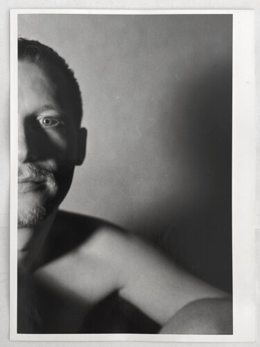 「Young nude man, at…」というタイトルの写真撮影 Loeber-Botteroによって, オリジナルのアートワーク, アナログ写真