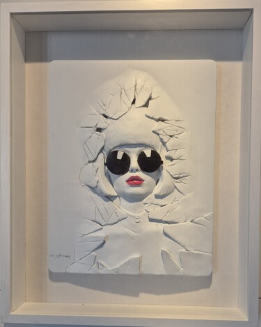 Sculptuur getiteld "파괴의 역사4" door Jihoon Kim, Origineel Kunstwerk, Gips Gemonteerd op Houten paneel