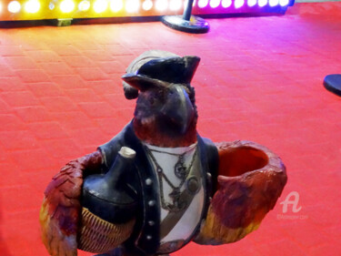 One pirate parrot representation with is rum bottle under.. Fotografia intitulada "One pirate parrot r…" por Cédric Hajiji, Obras de arte originais, Fotografia Manipulada
