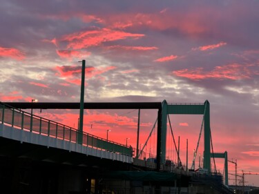 Φωτογραφία με τίτλο "Red sun over constr…" από Mick Paulat, Αυθεντικά έργα τέχνης, Μη χειραγωγημένη φωτογραφία