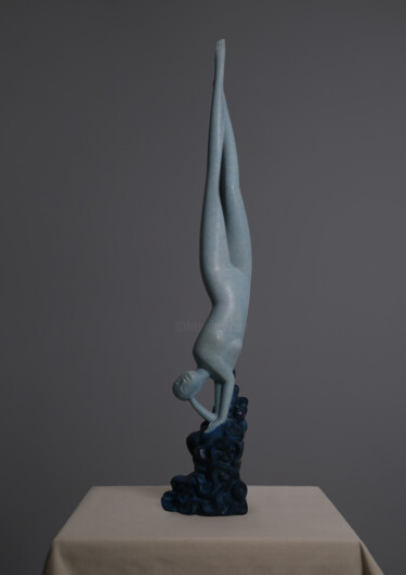 Escultura intitulada "Ascent in Descent" por Fengyong Chen, Obras de arte originais, Bronze
