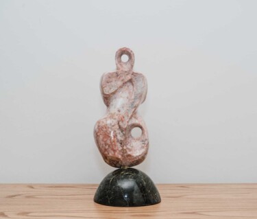 Sculpture intitulée "Garota" par Felipe Cesar D'Oliveira, Œuvre d'art originale, Pierre