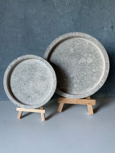 Sculptuur getiteld "Grey granite" door Alina Kovina, Origineel Kunstwerk, Gips