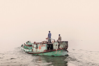 Фотография под названием "GANGA MA, THE LAST…" - Giulio Di Sturco, Подлинное произведение искусства, Цифровая печать