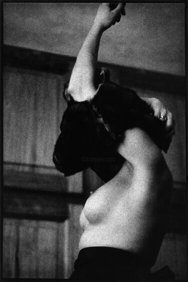 摄影 标题为“TV186 Femme taureau” 由Atelier Valencin Photographie, 原创艺术品, 纸
