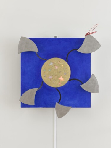 Sculpture titled "L’horloge (fond ble…" by Niki  De Saint Phalle, Original Artwork, Metals