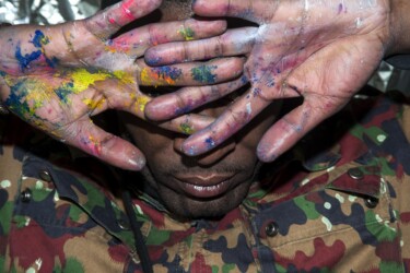 Fotografie getiteld "WAR PAINT  " door Nicolas Lublin, Origineel Kunstwerk, Film fotografie